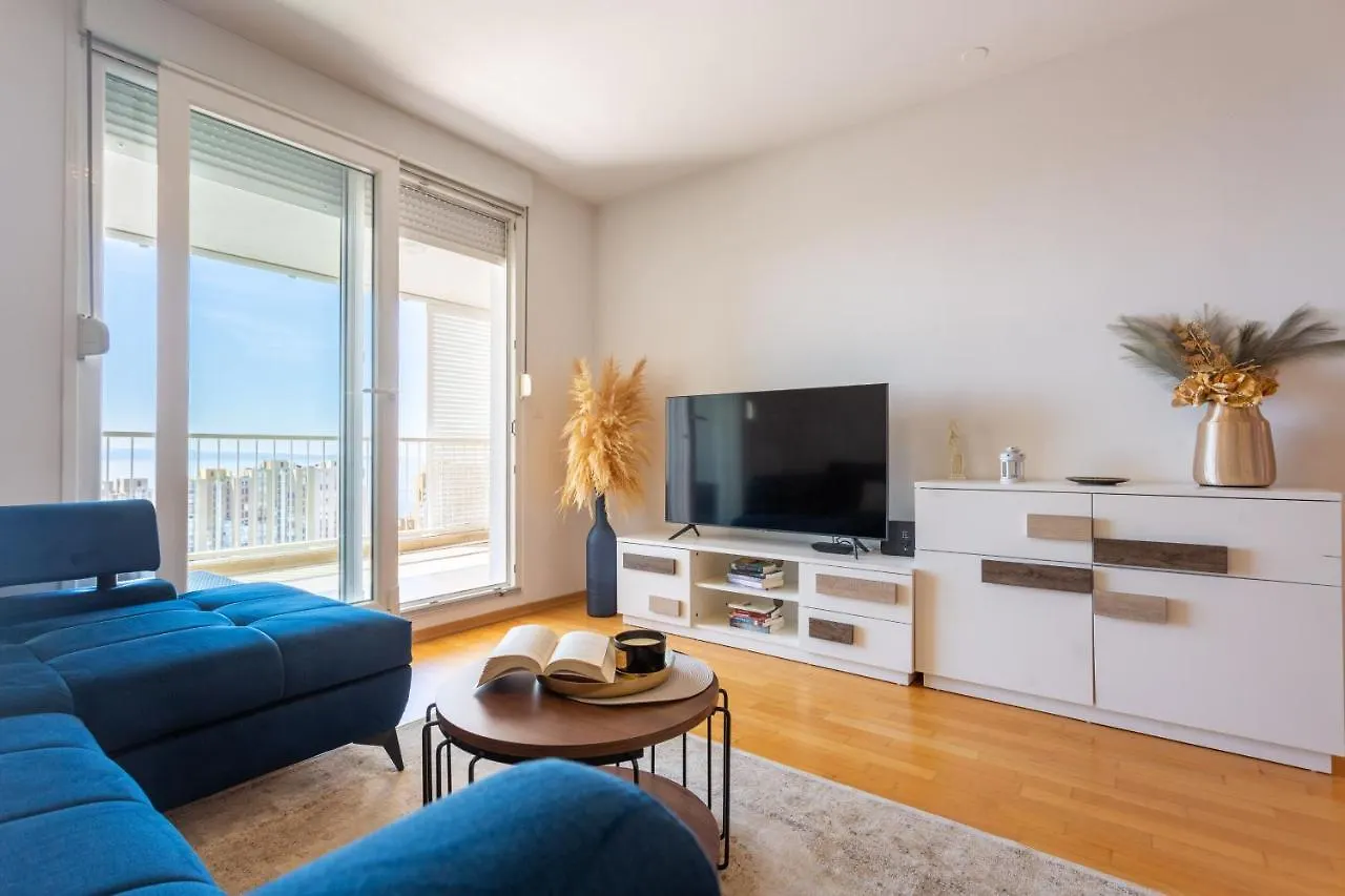 La Vista Apartment Split
