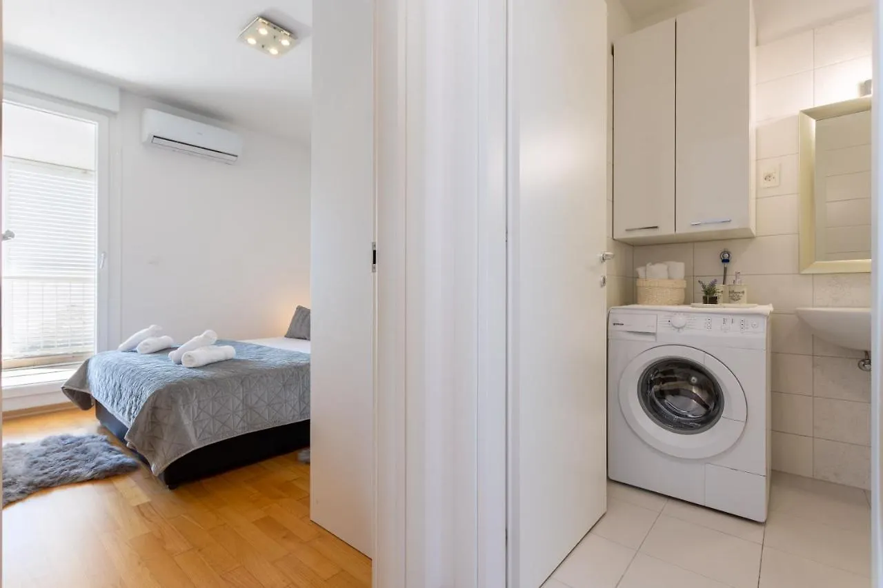La Vista Apartment Split