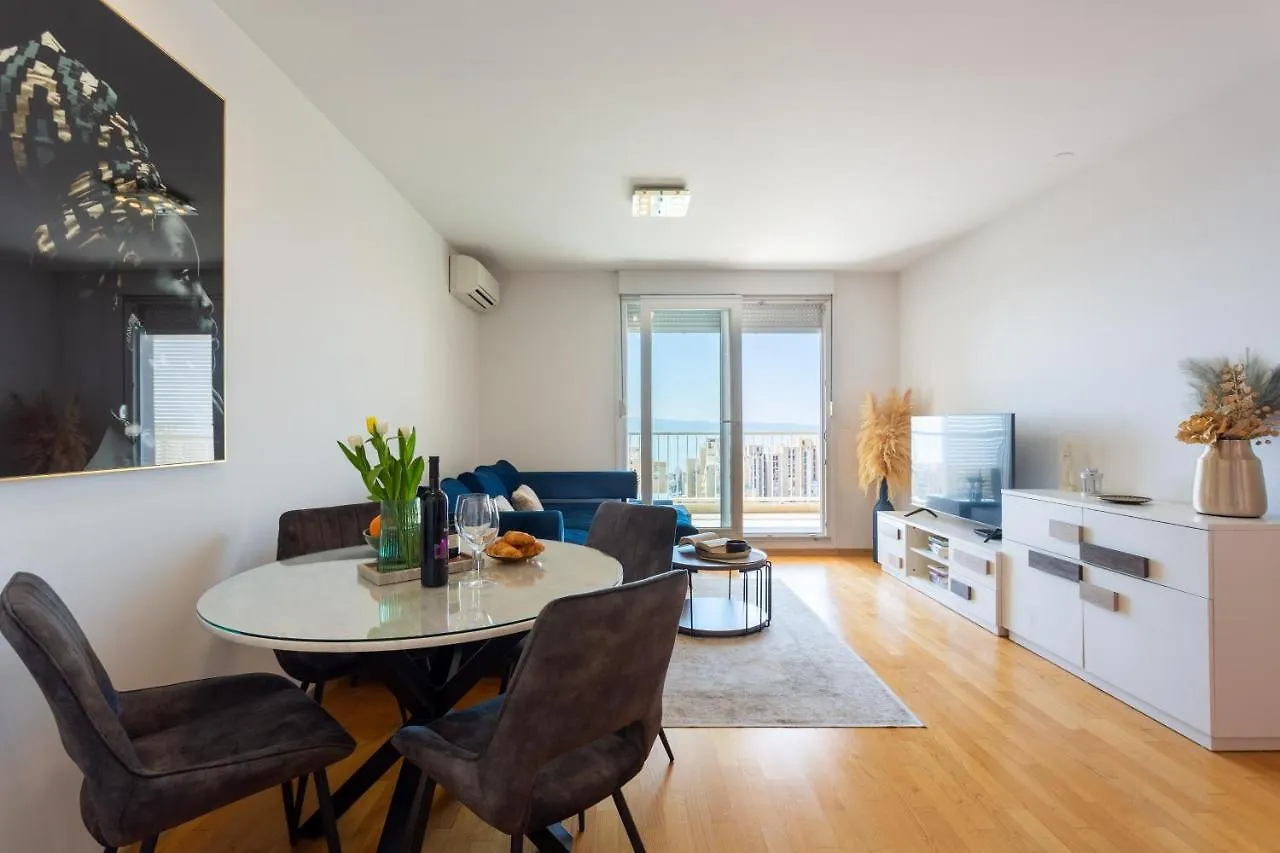 La Vista Apartment Split