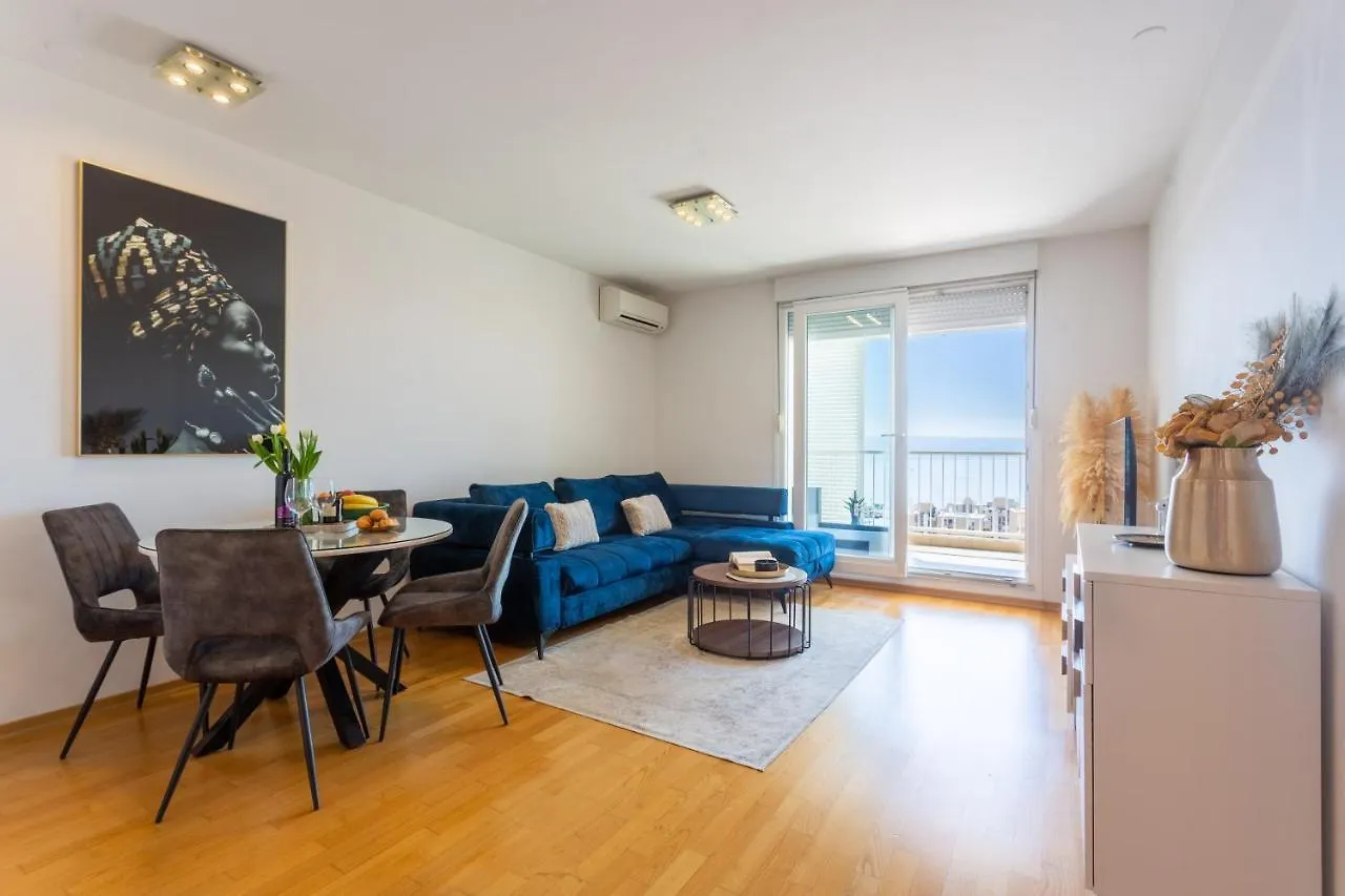 La Vista Apartment Split 0*,