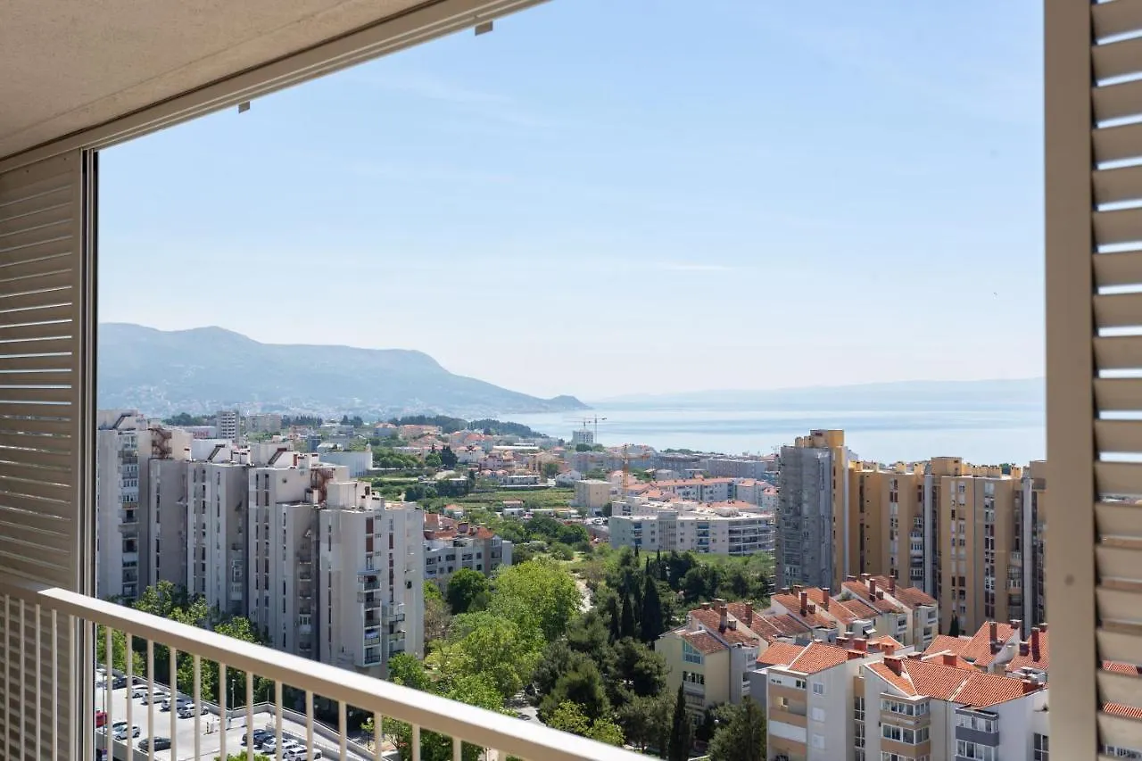 La Vista Apartment Split