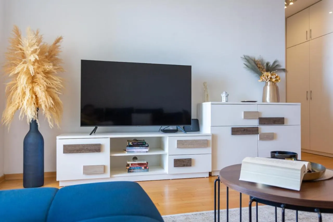 La Vista Apartment Split